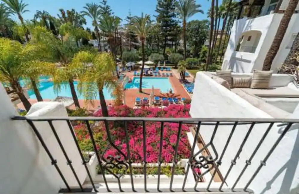 Jardí de Apartament de lloguer en Marbella amb Aire condicionat, Terrassa i Piscina