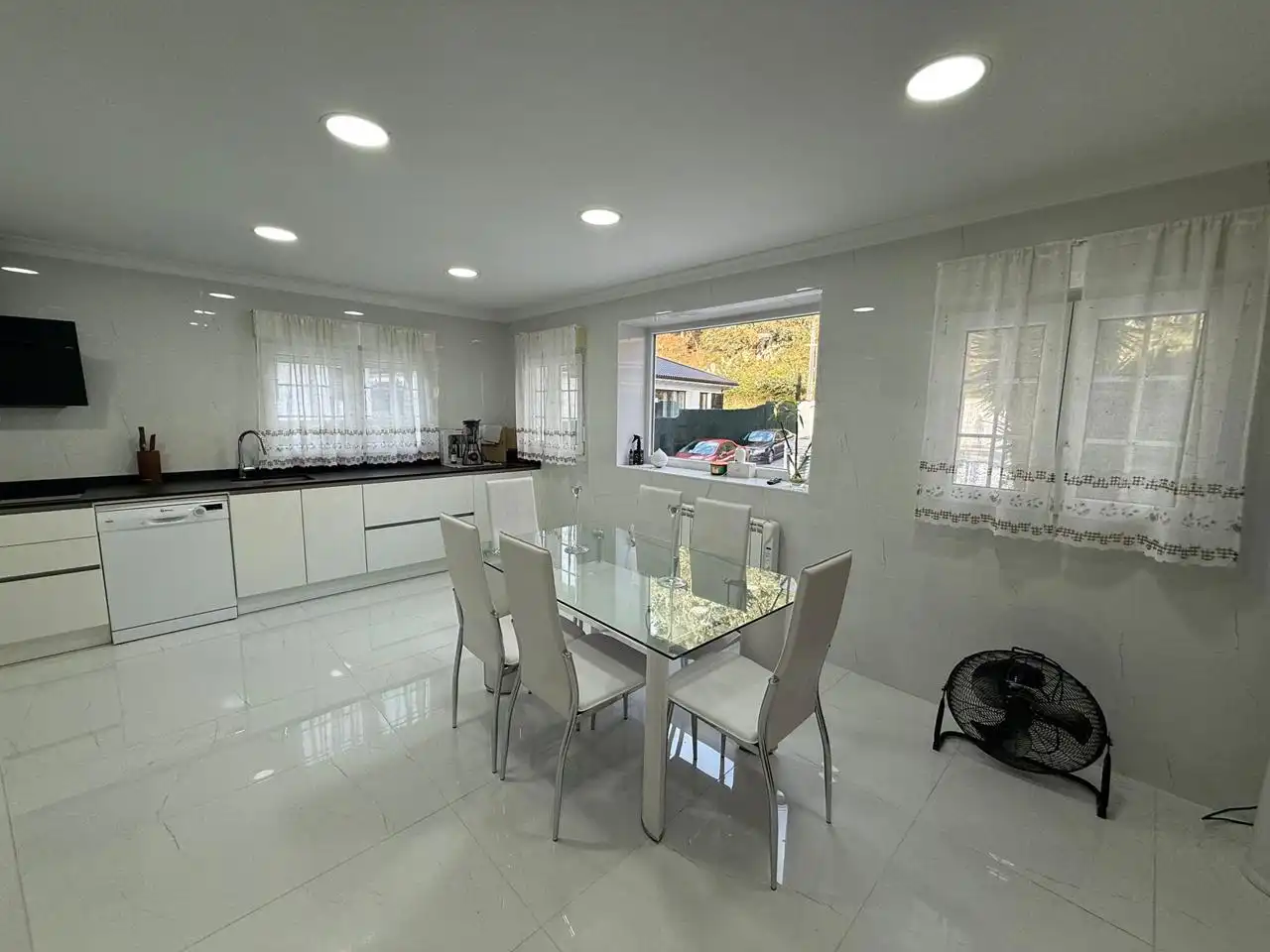 Casa con piscina en venta en Barrio Sámano, imagen 13