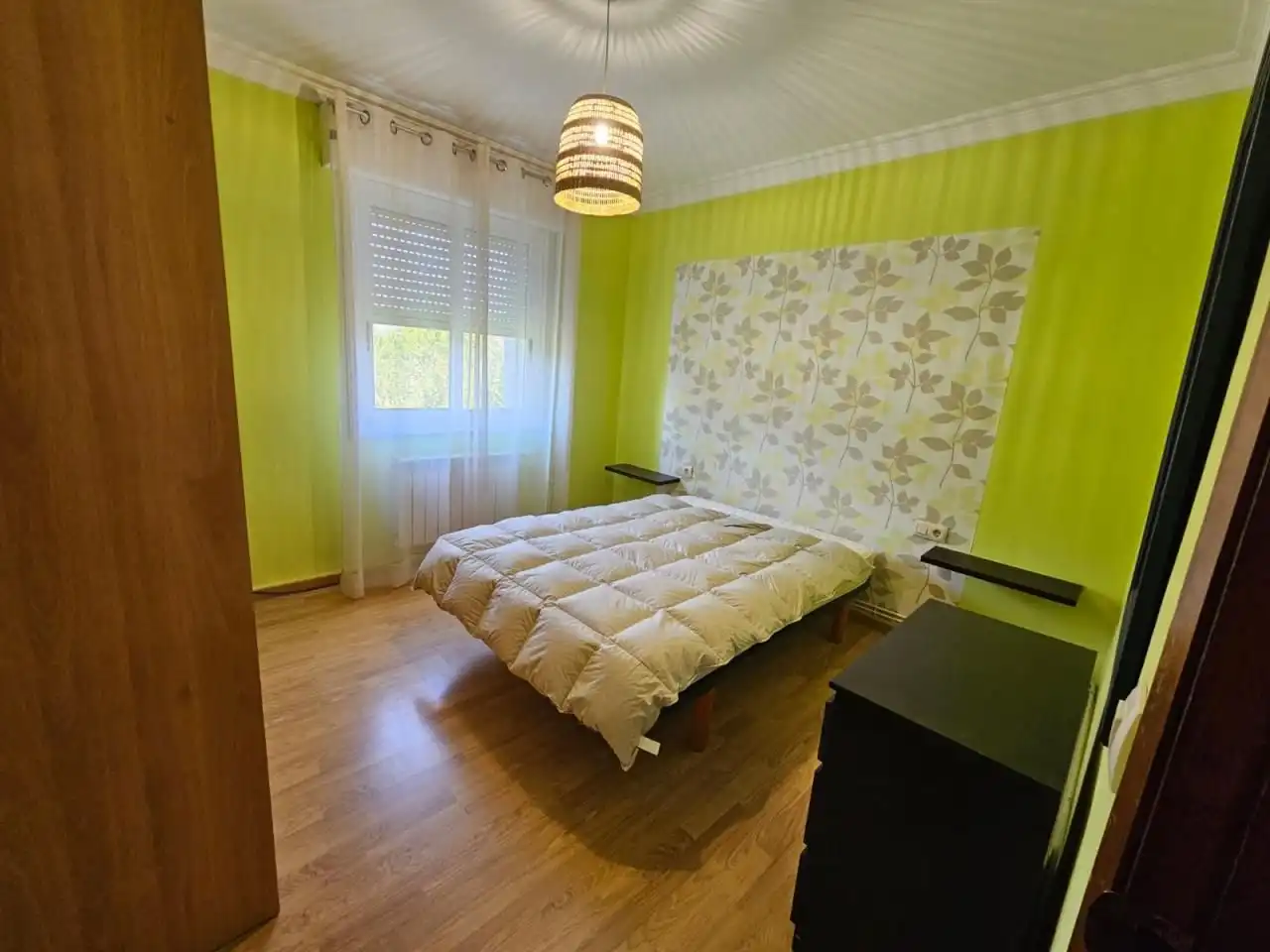 Bedroom of Flat for share in Ourense Capital   with Heating, Furnished and Balcony