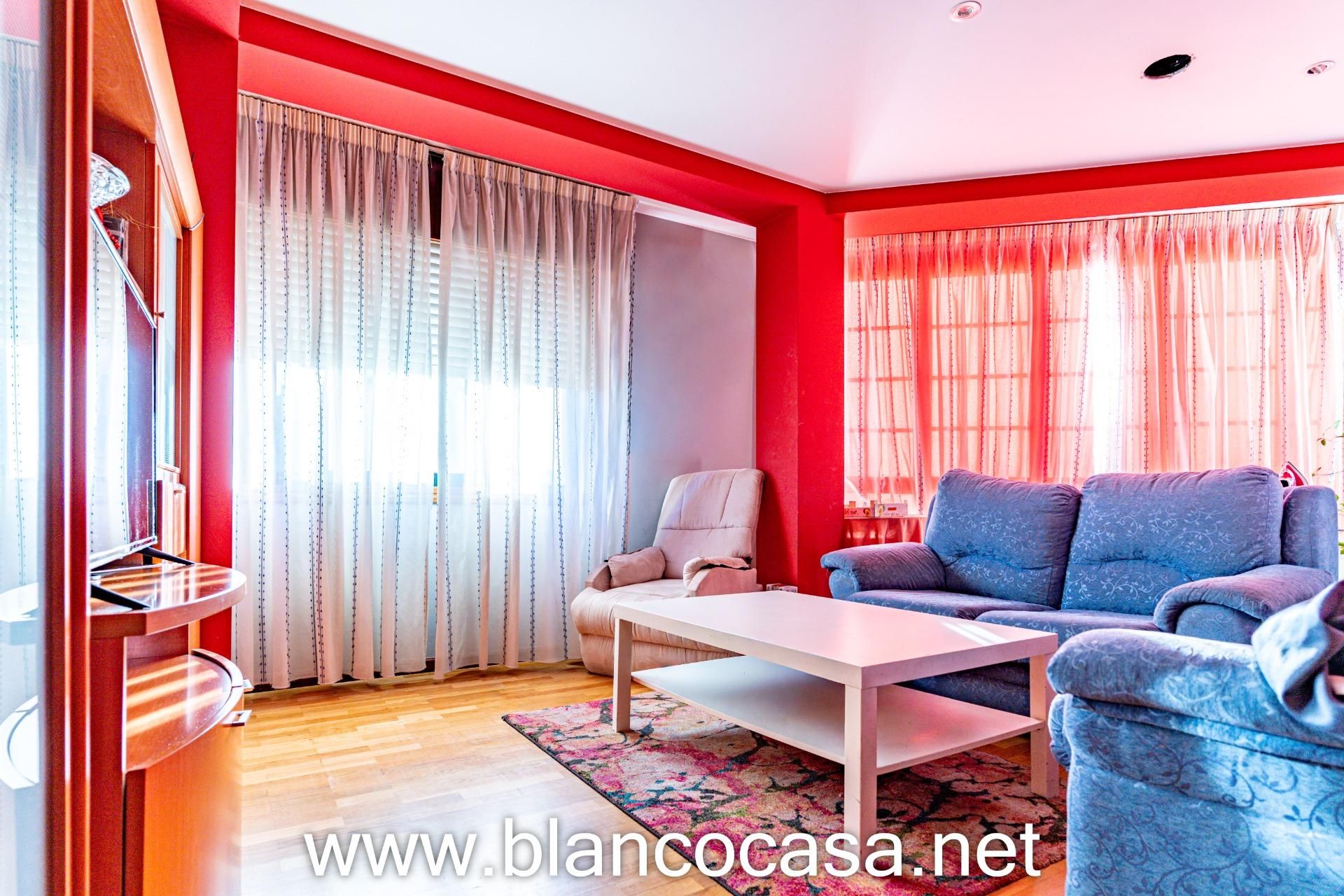 Sala d'estar de Pis en venda en Carballo amb Terrassa, Traster i Balcó