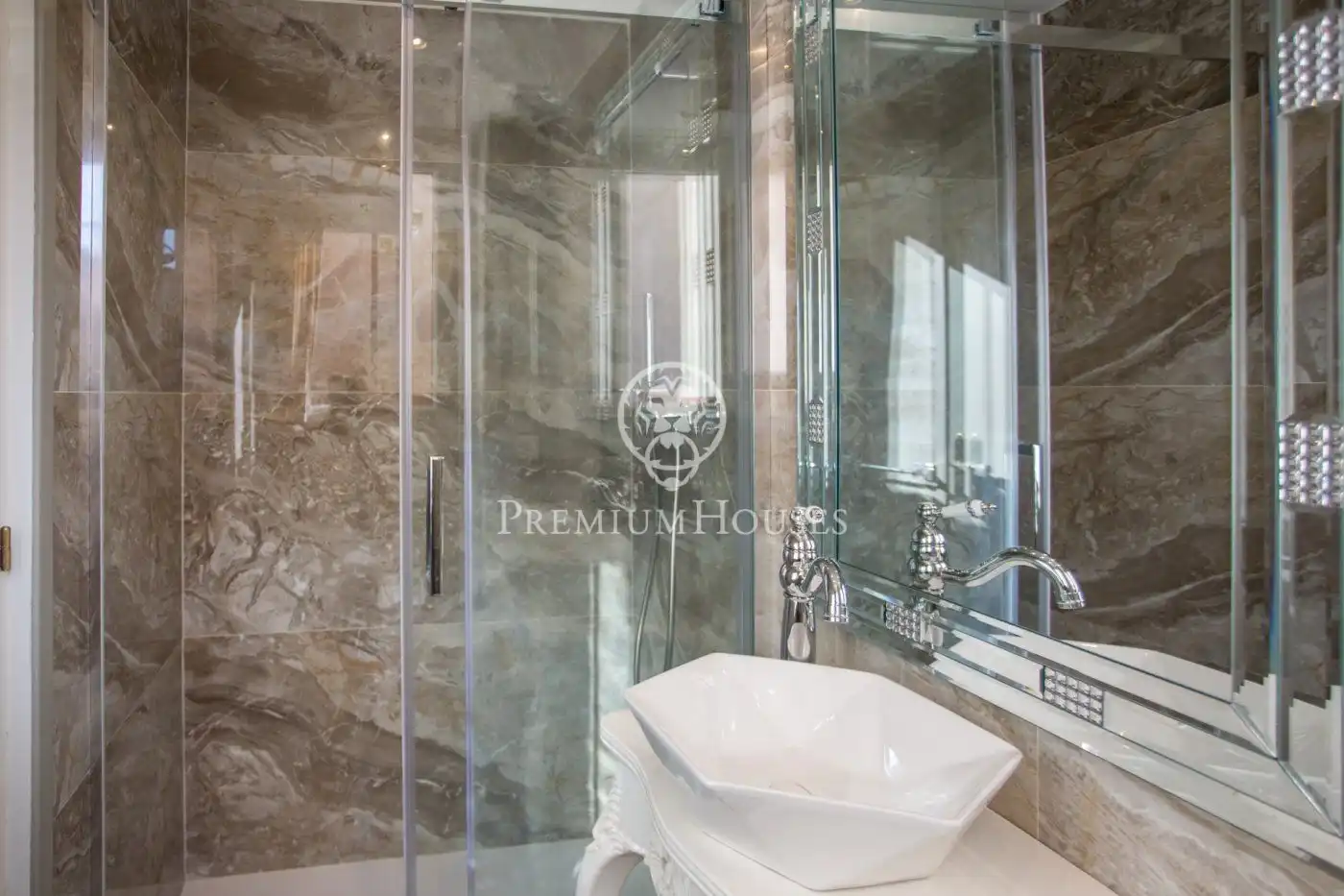 Bathroom of Country homes for sale in Canet de Mar  with Air Conditioner, Heating and Private garden