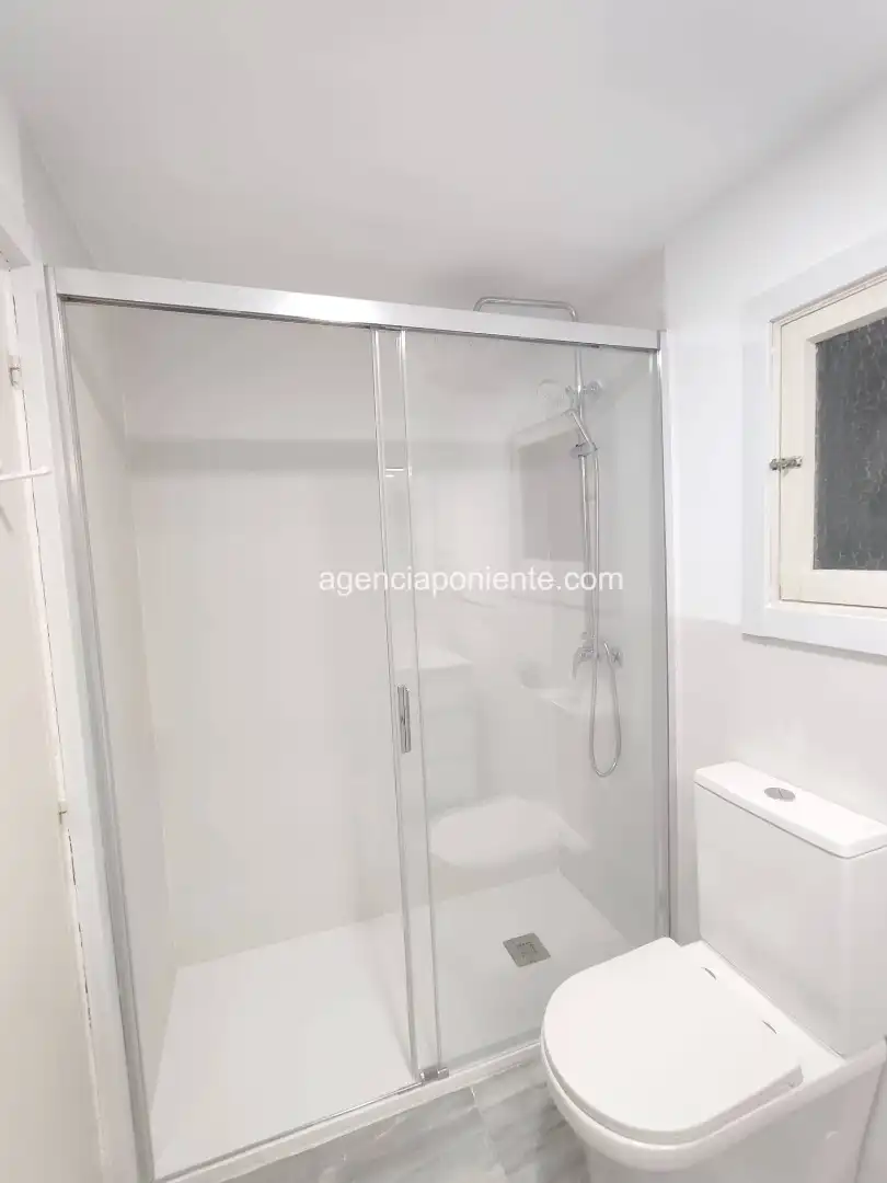 Bathroom of Flat for rent in Benidorm  with Air Conditioner, Heating and Terrace