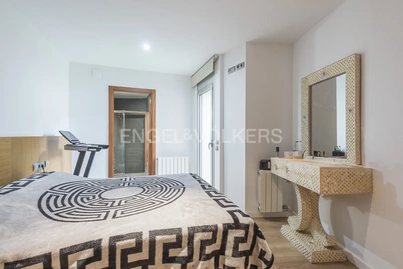 Schlafzimmer von Wohnung zum Verkauf in Barcelona mit Klimaanlage, Heizung und Privatgarten