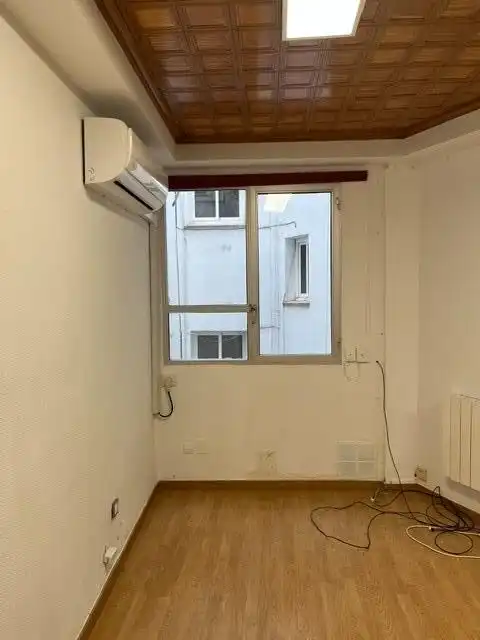Dormitori de Oficina de lloguer en Sevilla amb Aire condicionat