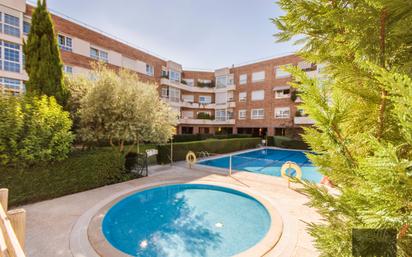 Swimming pool of Flat for sale in  Madrid Capital  with Air Conditioner