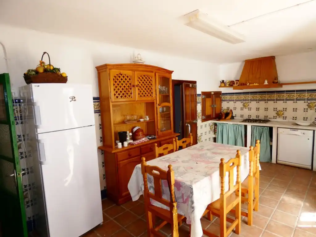 Country homes for sale in Almayate
