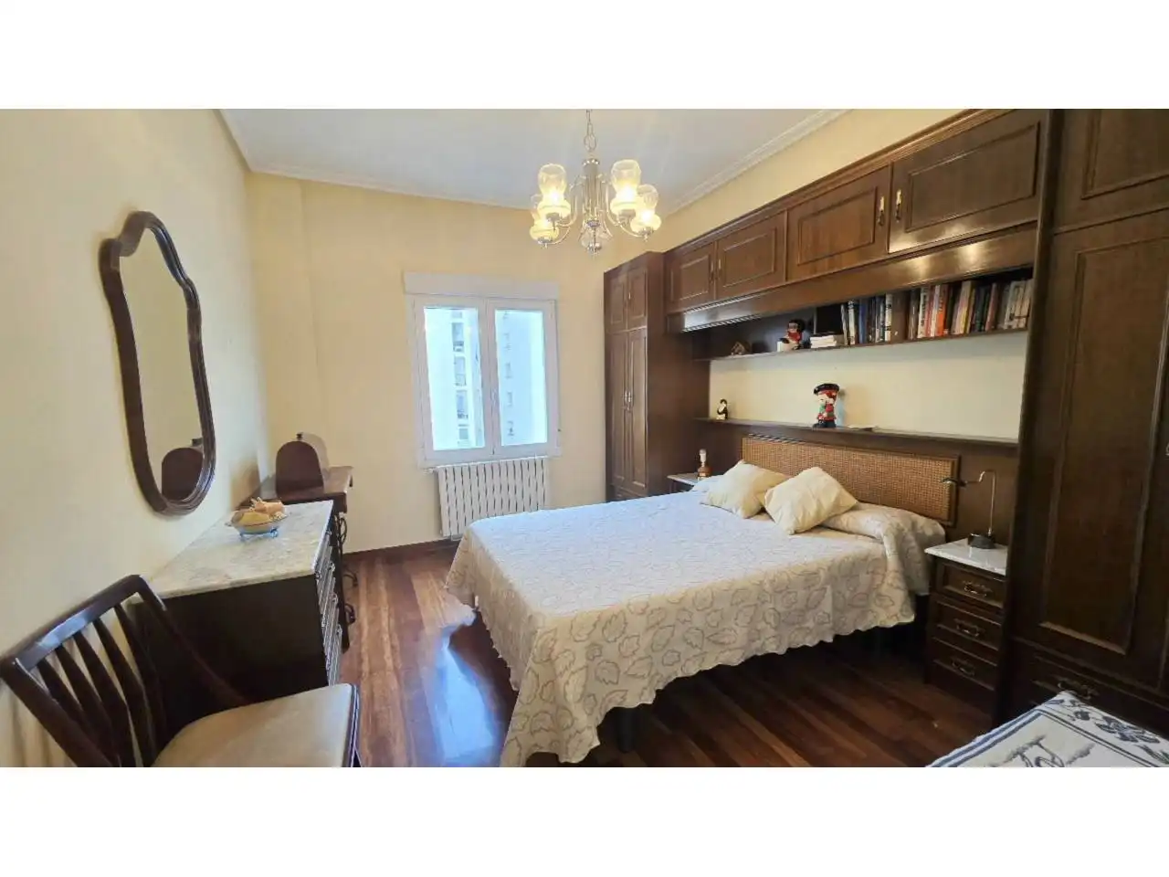 Dormitori de Apartament en venda en  Logroño amb Calefacció, Parquet i Terrassa