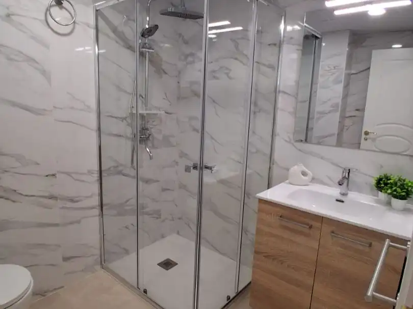 Bathroom of Flat for share in Córdoba  with Air Conditioner, Heating and Terrace