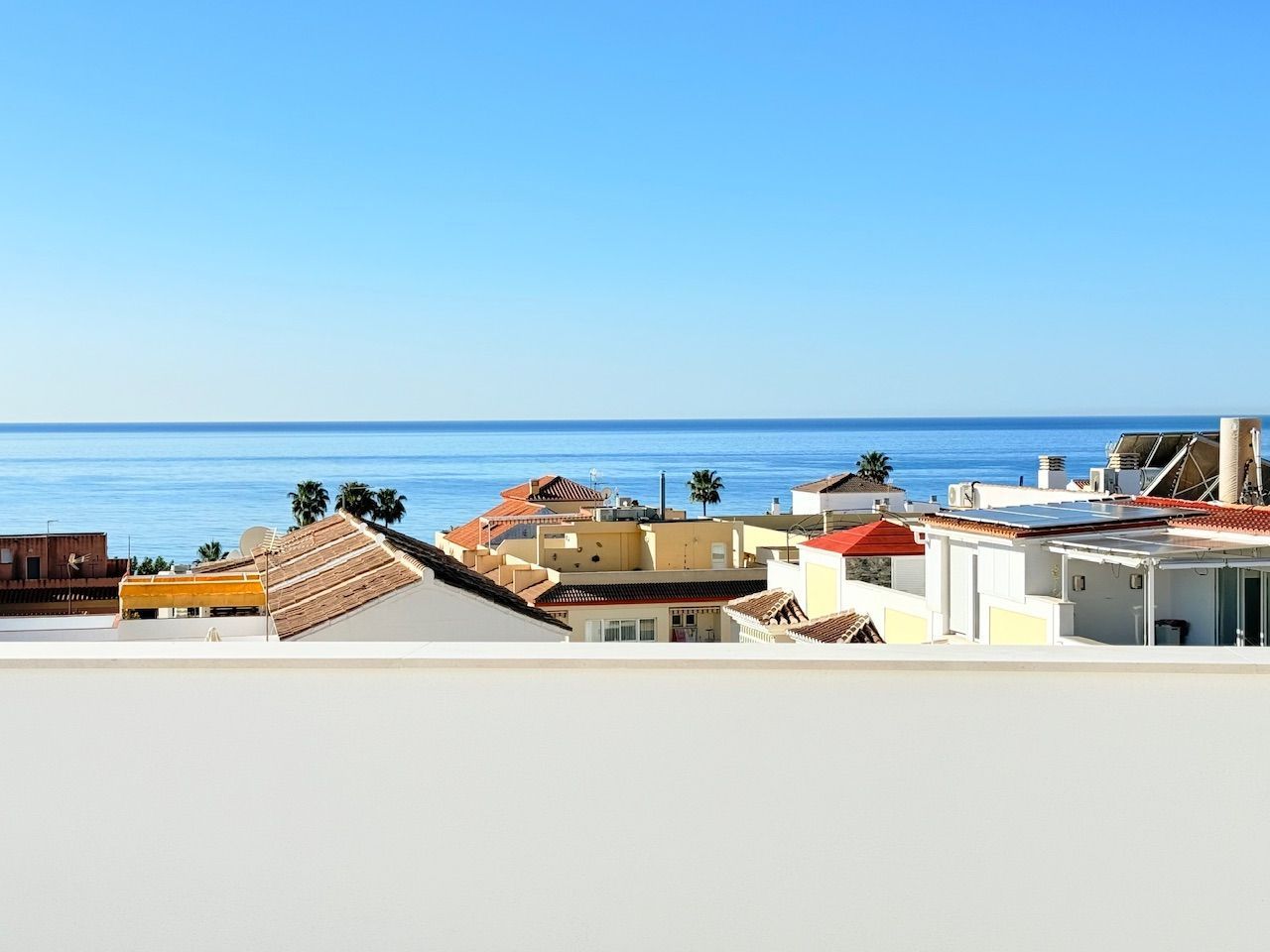 Vista exterior de Àtic en venda en Torrox amb Aire condicionat i Traster