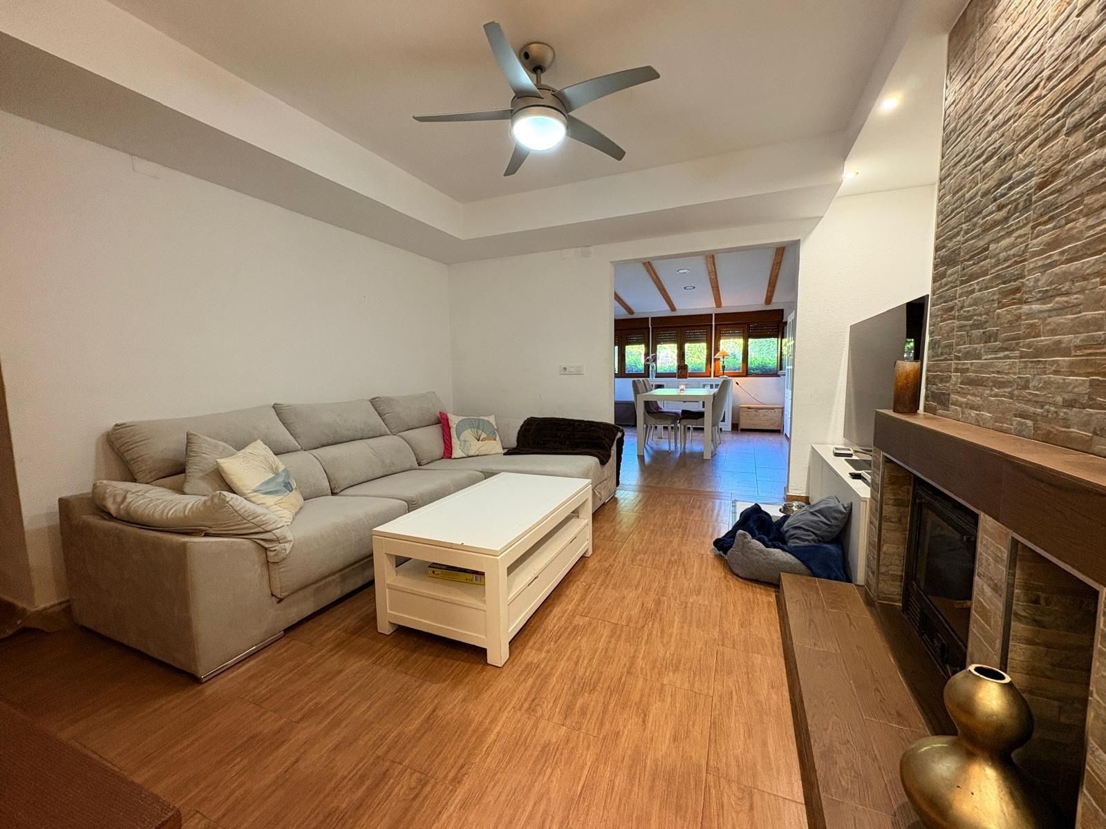 Living room of Single-family semi-detached for sale in L'Eliana  with Air Conditioner, Heating and Private garden