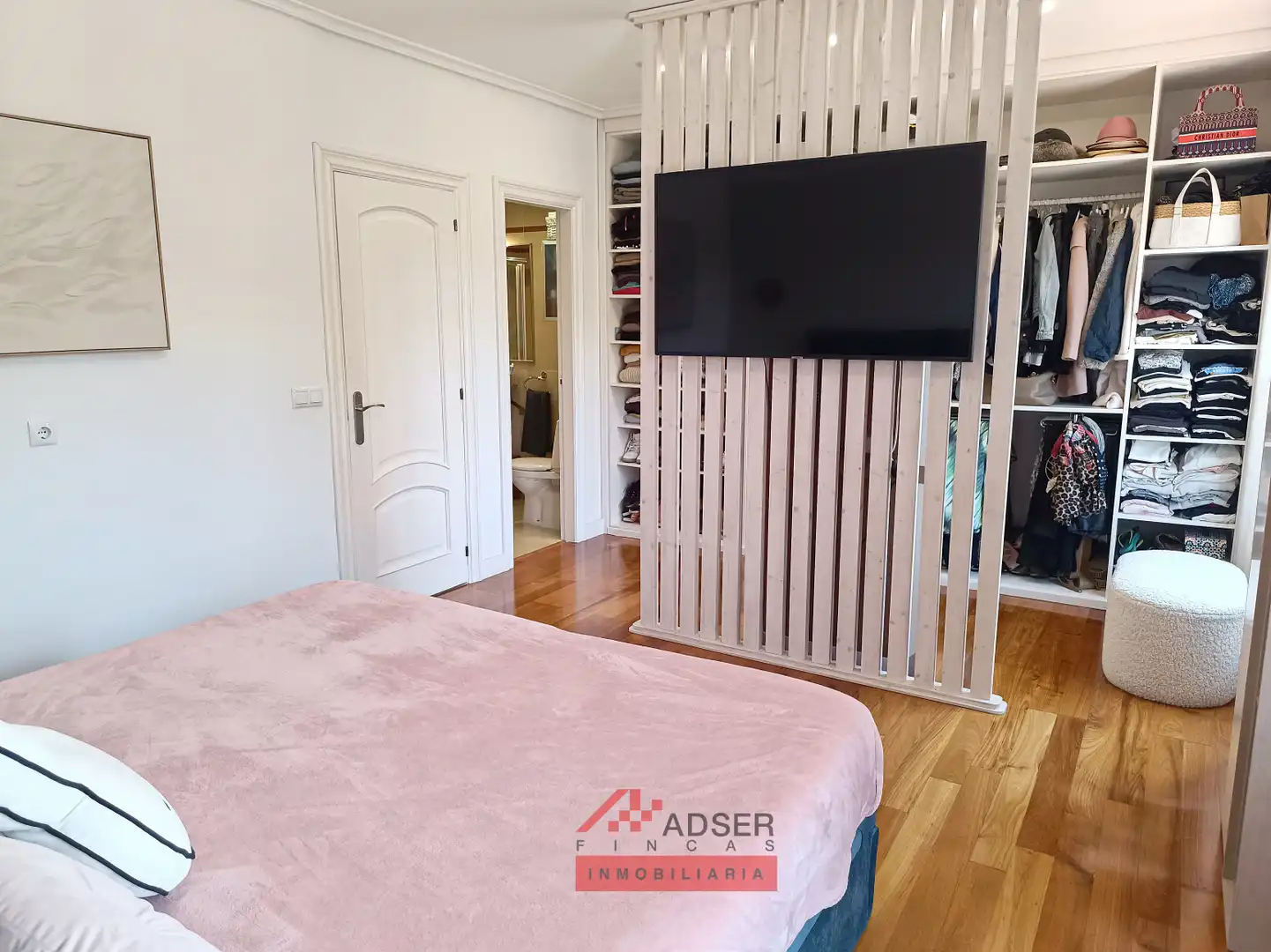 Dormitori de Casa adosada en venda en Lardero amb Aire condicionat, Calefacció i Jardí privat