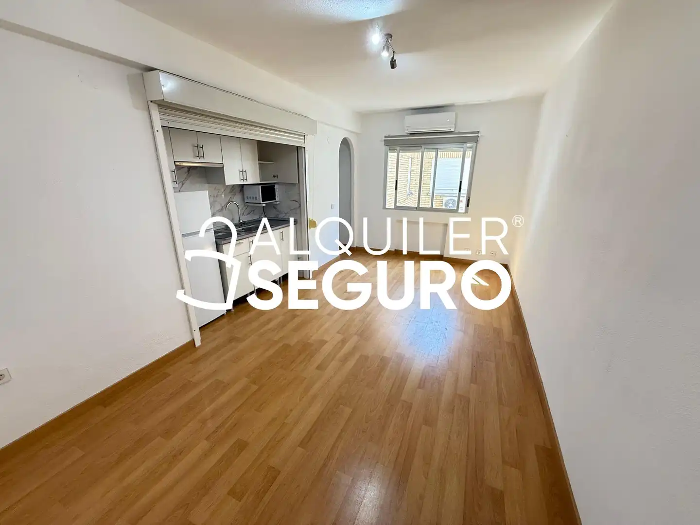 Flat for rent in Madrid  with Air Conditioner and Terrace