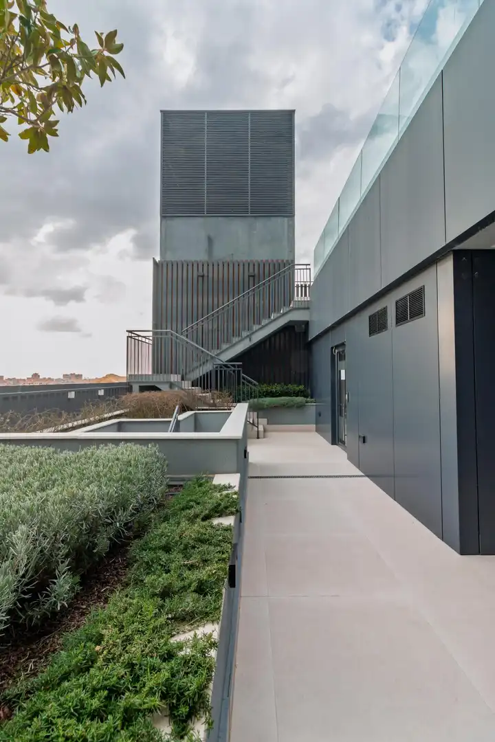 Vista exterior de Apartamento en venta en Madrid con Calefacción, Jardín privado y Piscina comunitaria