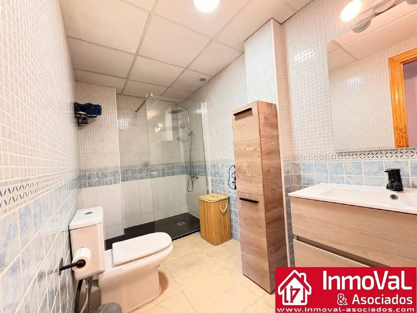 Baño de Piso en venta en Garrucha con Calefacción y Amueblado