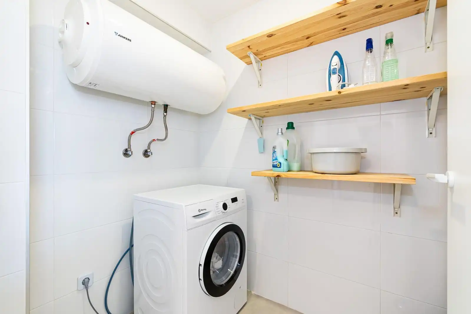 Baño de Apartamento de alquiler en Torrevieja con Aire acondicionado, Calefacción y Terraza