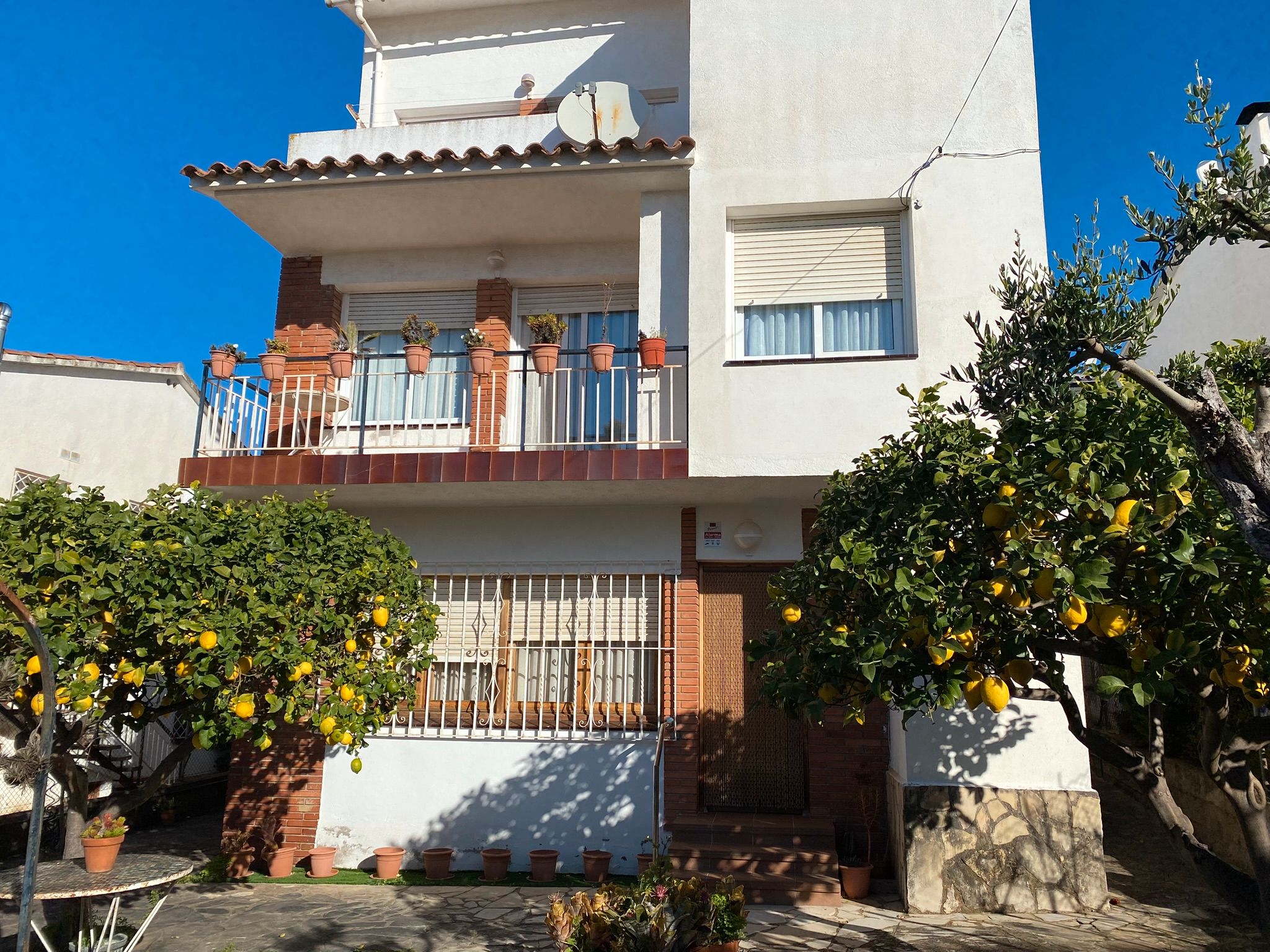 Vista exterior de Casa o chalet en venta en Pineda de Mar con Calefacción, Trastero y Horno