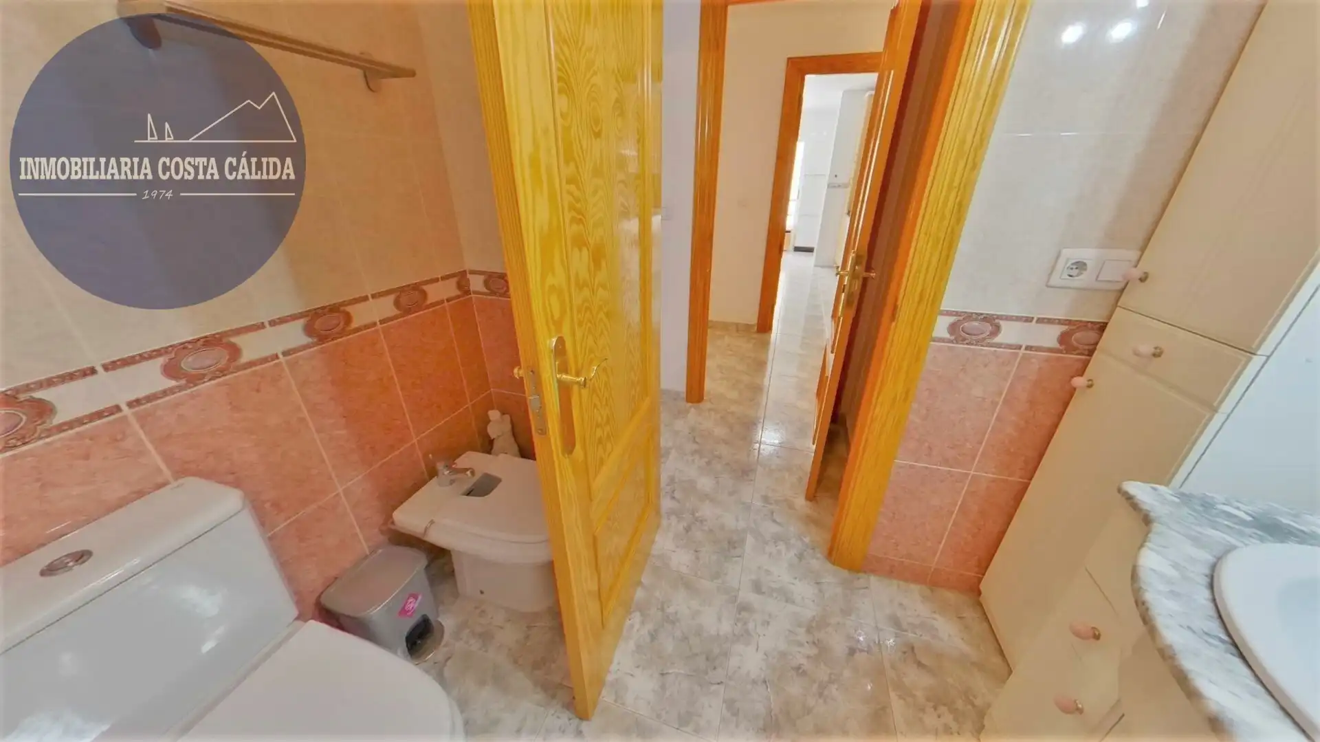 Baño de Piso en venta en Águilas con Terraza, Horno y Balcón