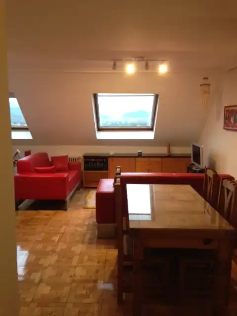 Sala d'estar de Apartament de lloguer en Oviedo  amb Calefacció, Parquet i Moblat