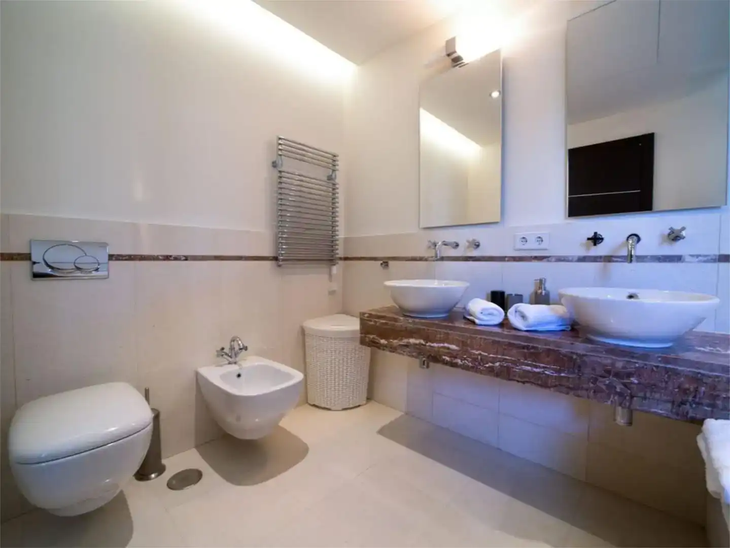 Bany de Casa o xalet de lloguer en Marbella amb Aire condicionat, Piscina i Balcó