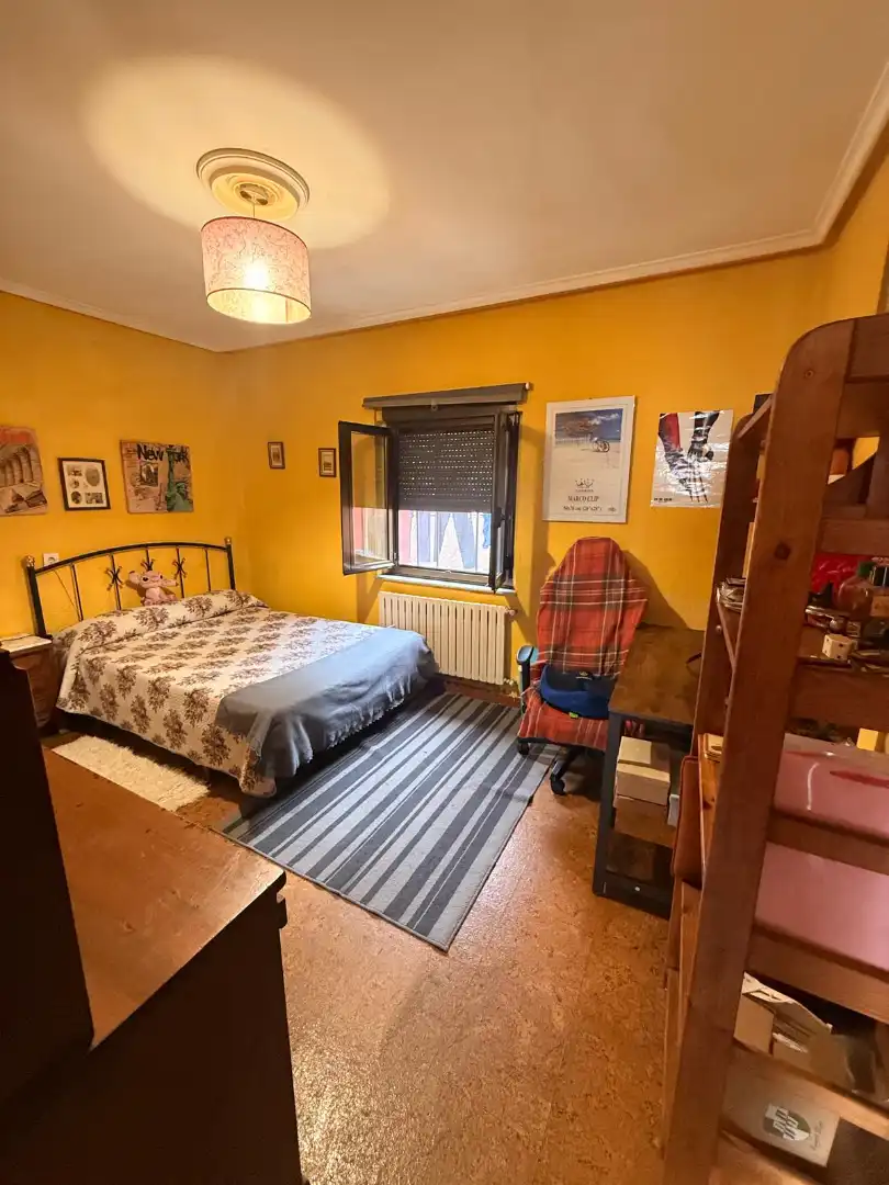 Habitación de Casa o chalet en venta en Oviedo  con Calefacción, Terraza y Trastero