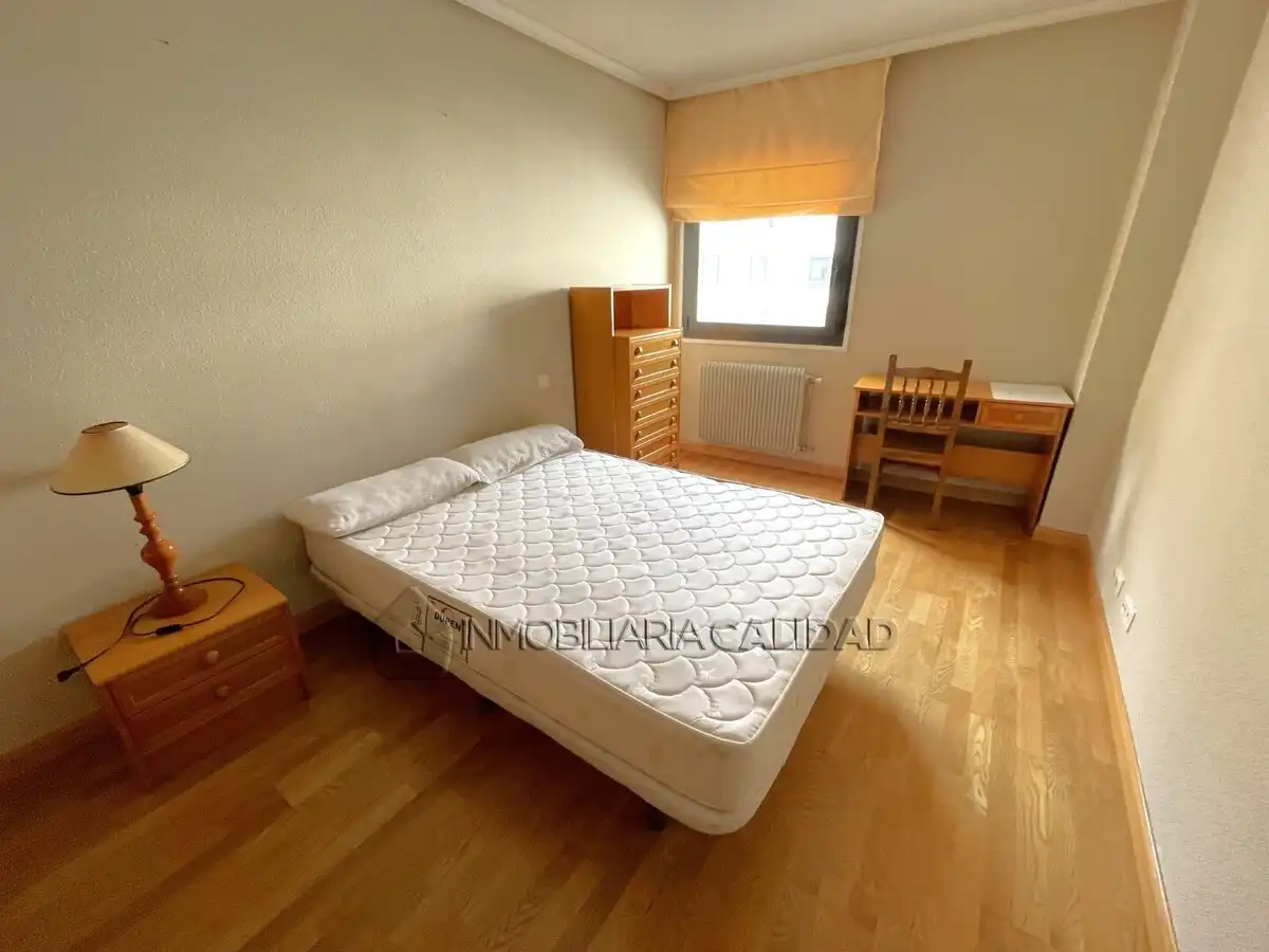 Bedroom of Flat for rent in Burgos  with Heating and Furnished
