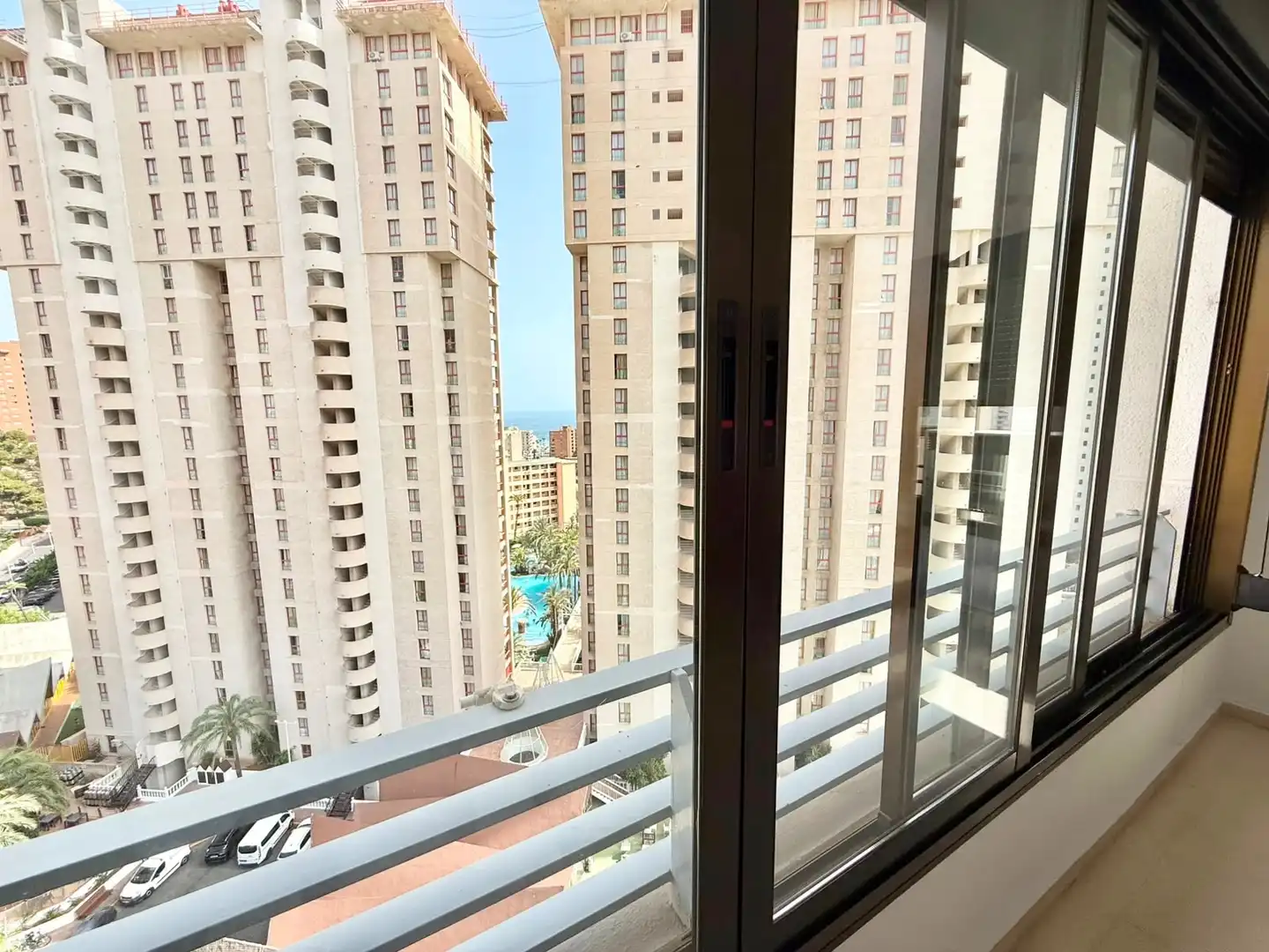 Dormitori de Apartament de lloguer en Finestrat amb Aire condicionat, Calefacció i Piscina
