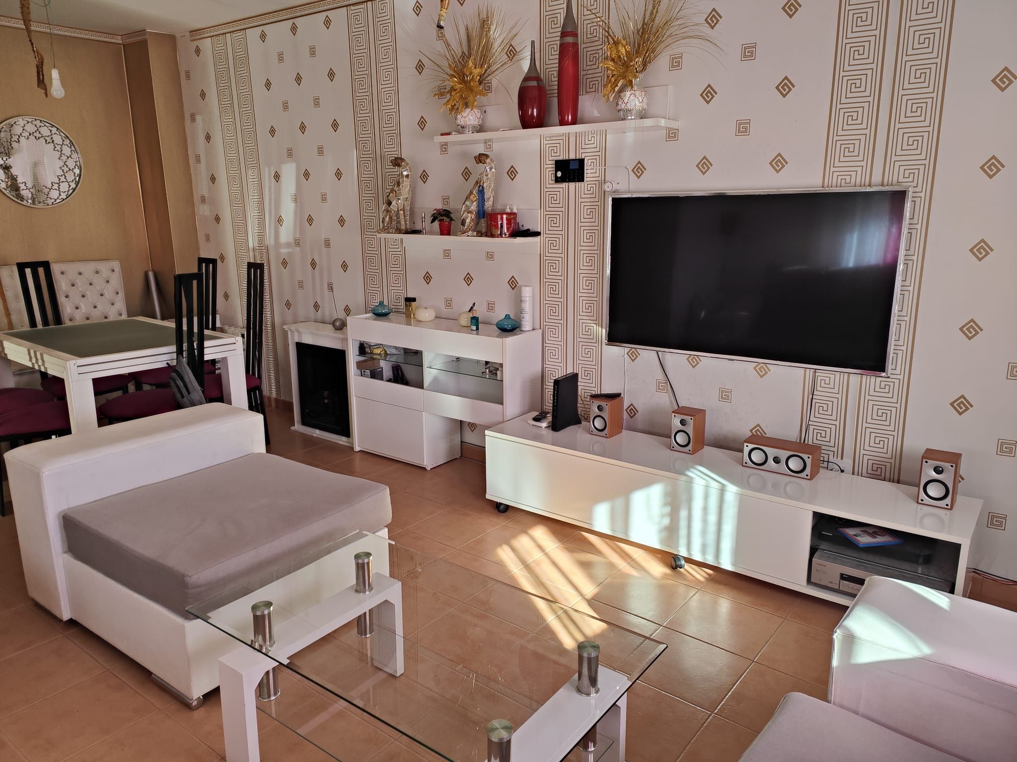Sala d'estar de Casa adosada en venda en Cabezamesada amb Calefacció, Parquet i Piscina