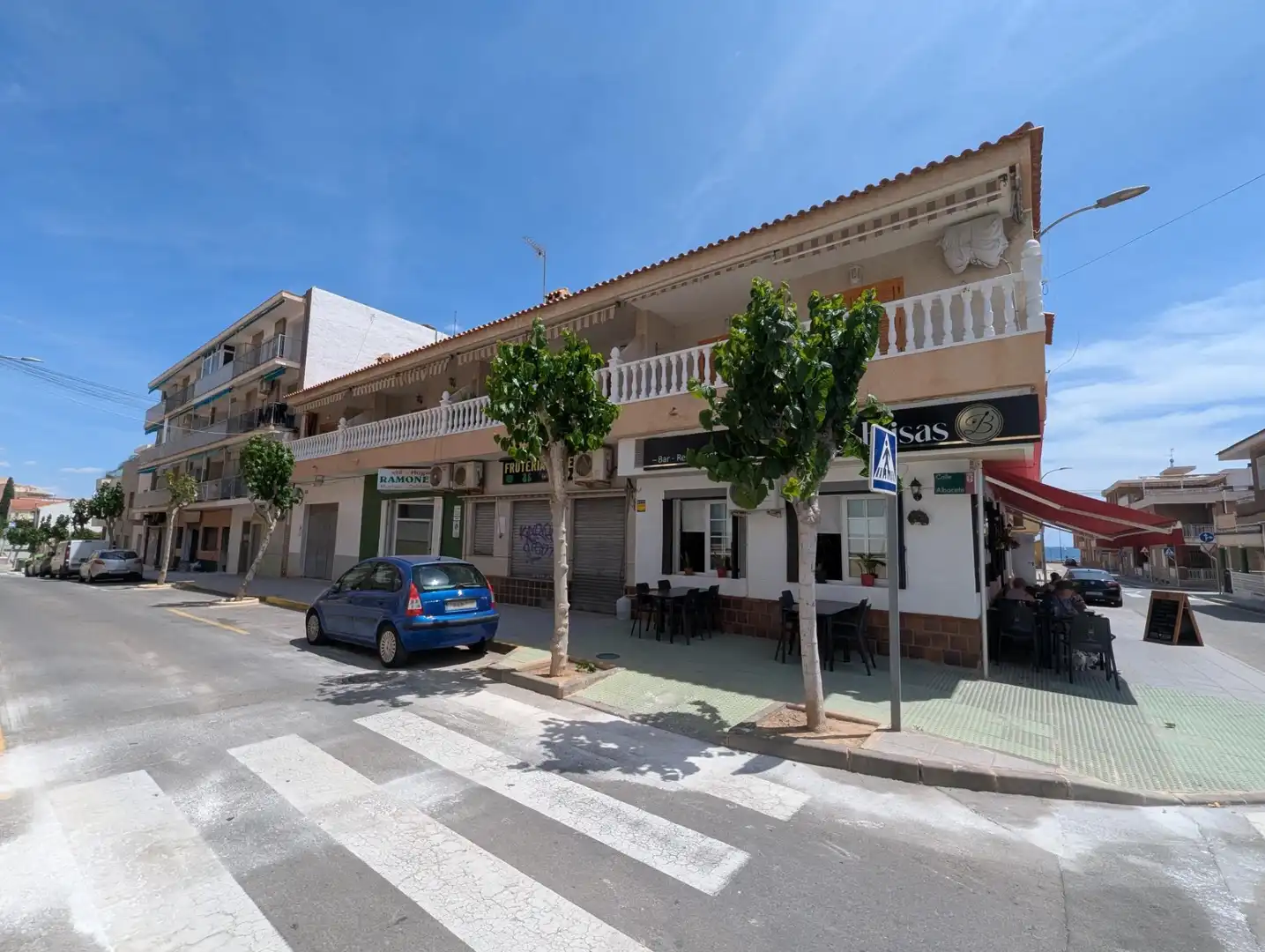 Vista exterior de Local en venda en Pilar de la Horadada amb Aire condicionat