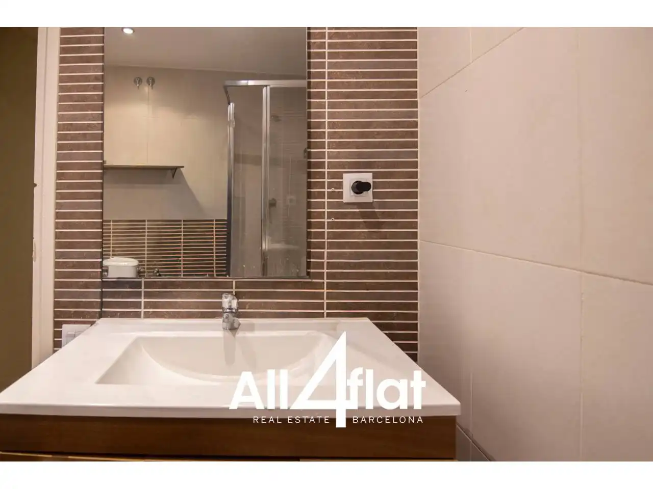 Bathroom of Apartments for sale in Barcelona  with Heating, Furnished and Balcony