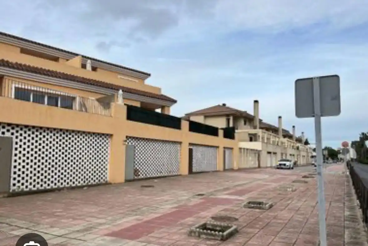 Vista exterior de Garatge de lloguer en San García