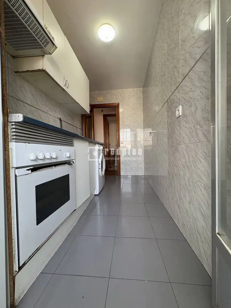 Cuina de Pis en venda en Madrid amb Calefacció, Parquet i Terrassa