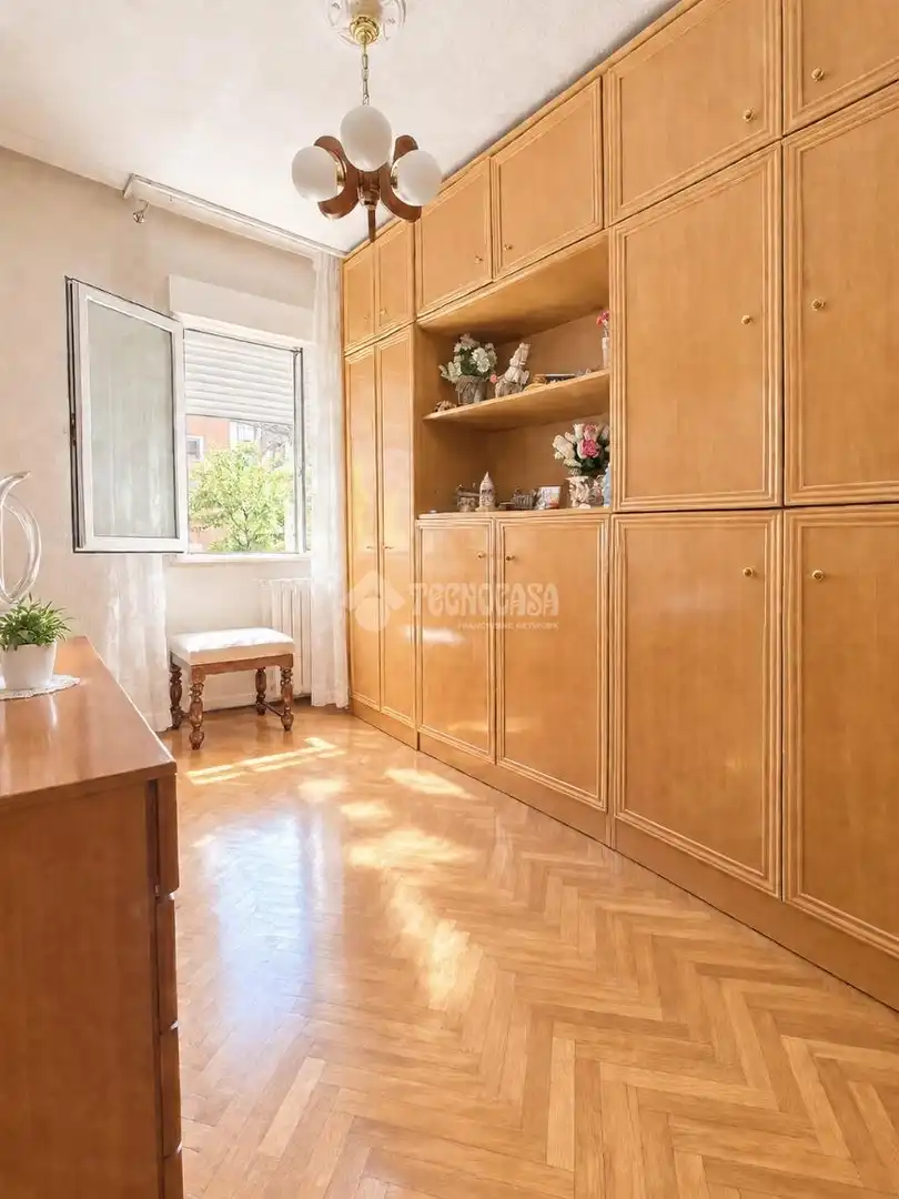 Dormitori de Pis en venda en Madrid amb Calefacció, Parquet i Terrassa