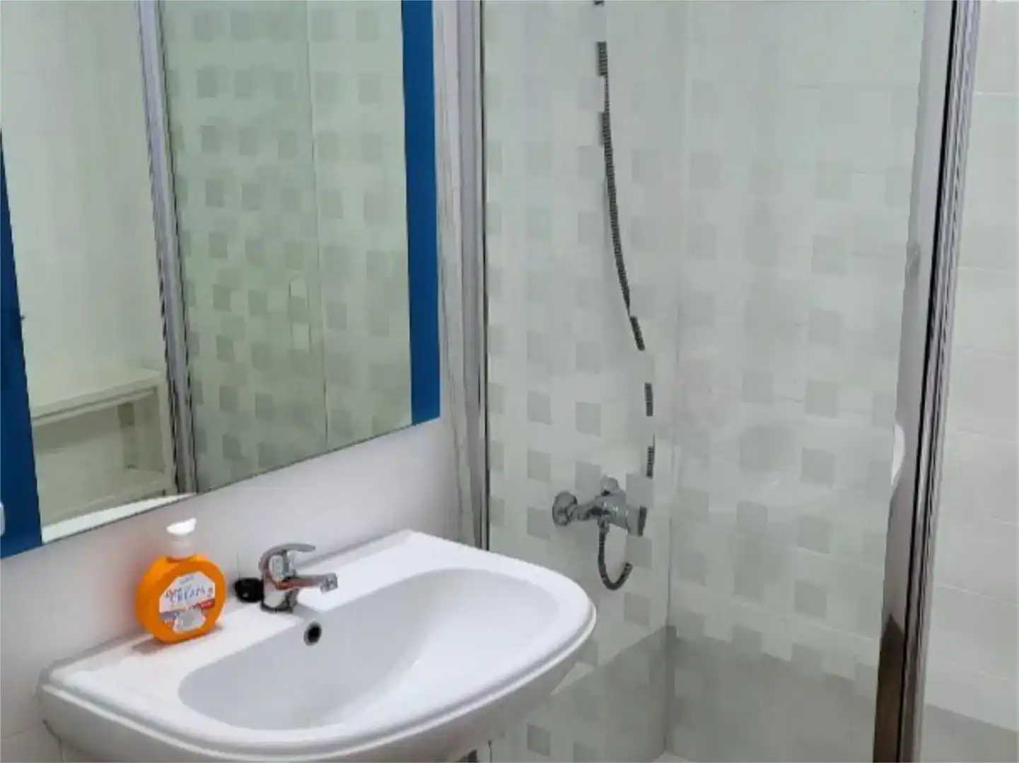Bathroom of Flat for share in Piscinas