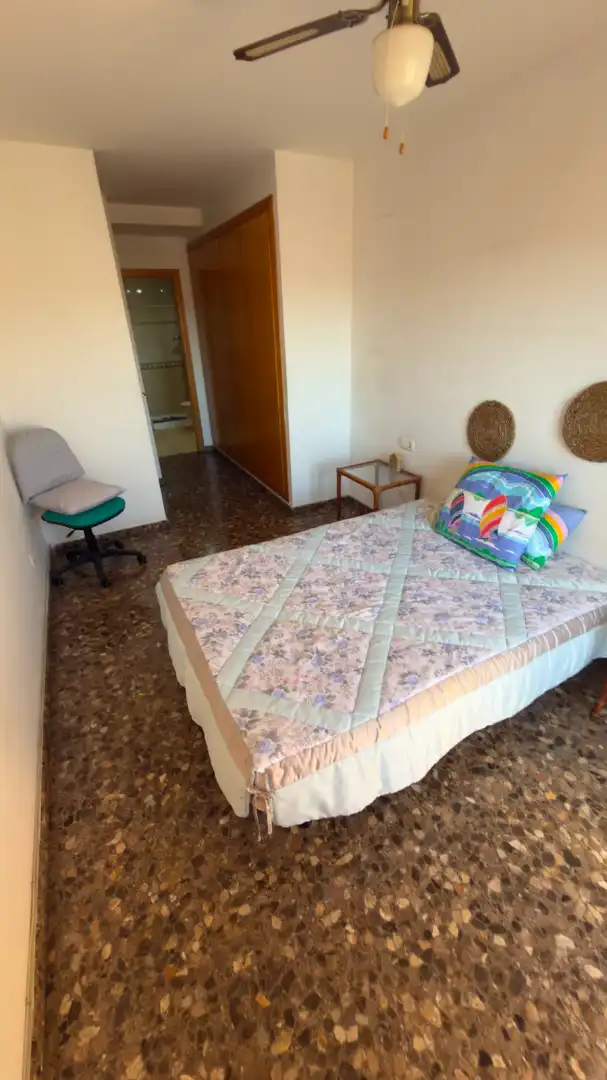 Bedroom of Flat for rent in Burjassot  with Furnished, Oven and Washing machine