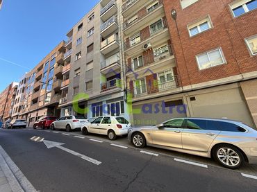 Flat with balcony to rent in Calle Pedro Mendoza