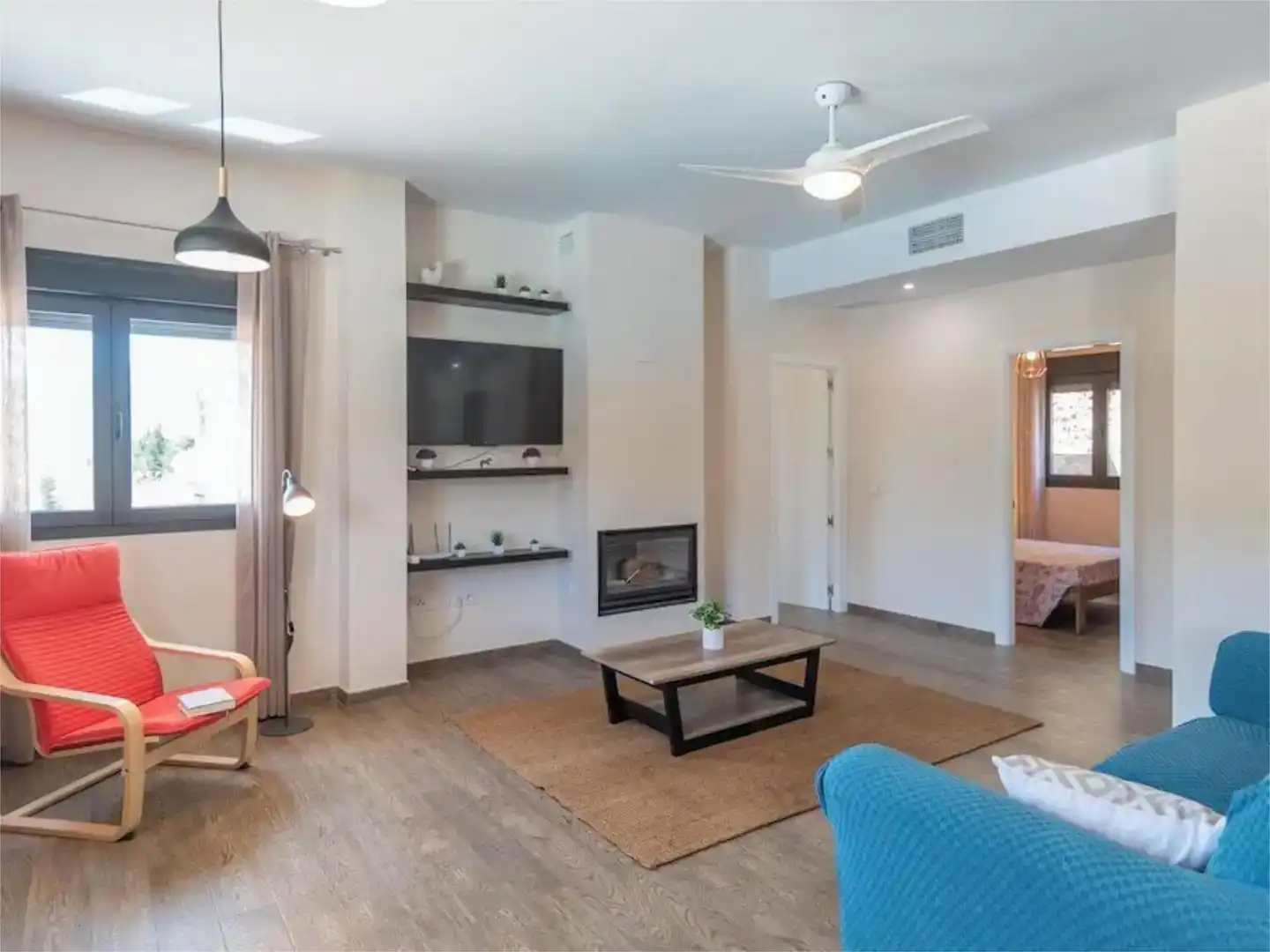 Sala de estar de Casa o chalet de alquiler en Arenas con Aire acondicionado, Jardín privado y Piscina