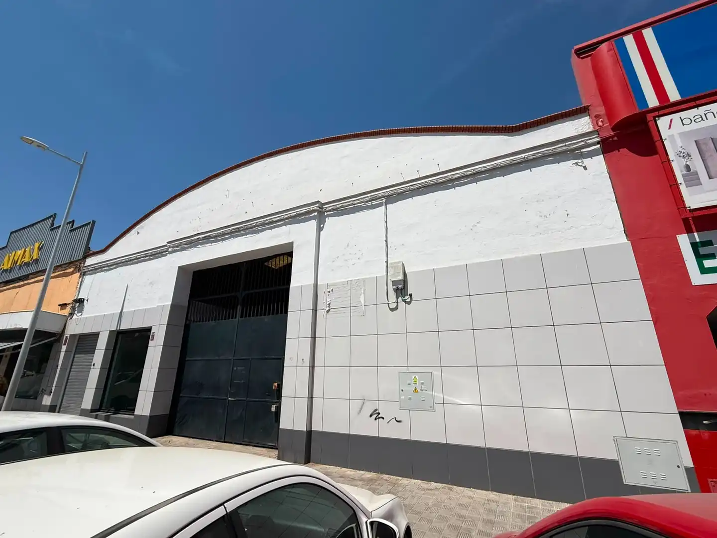 Vista exterior de Nau industrial de lloguer en Dos Hermanas amb Calefacció