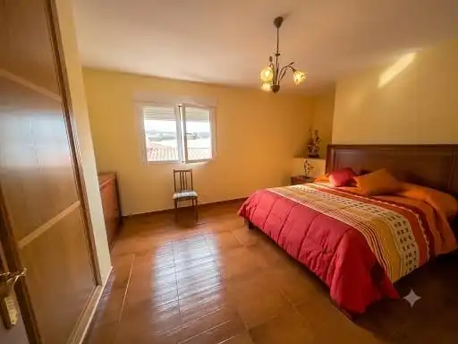 Dormitori de Casa o xalet en venda en Valdeobispo amb Aire condicionat