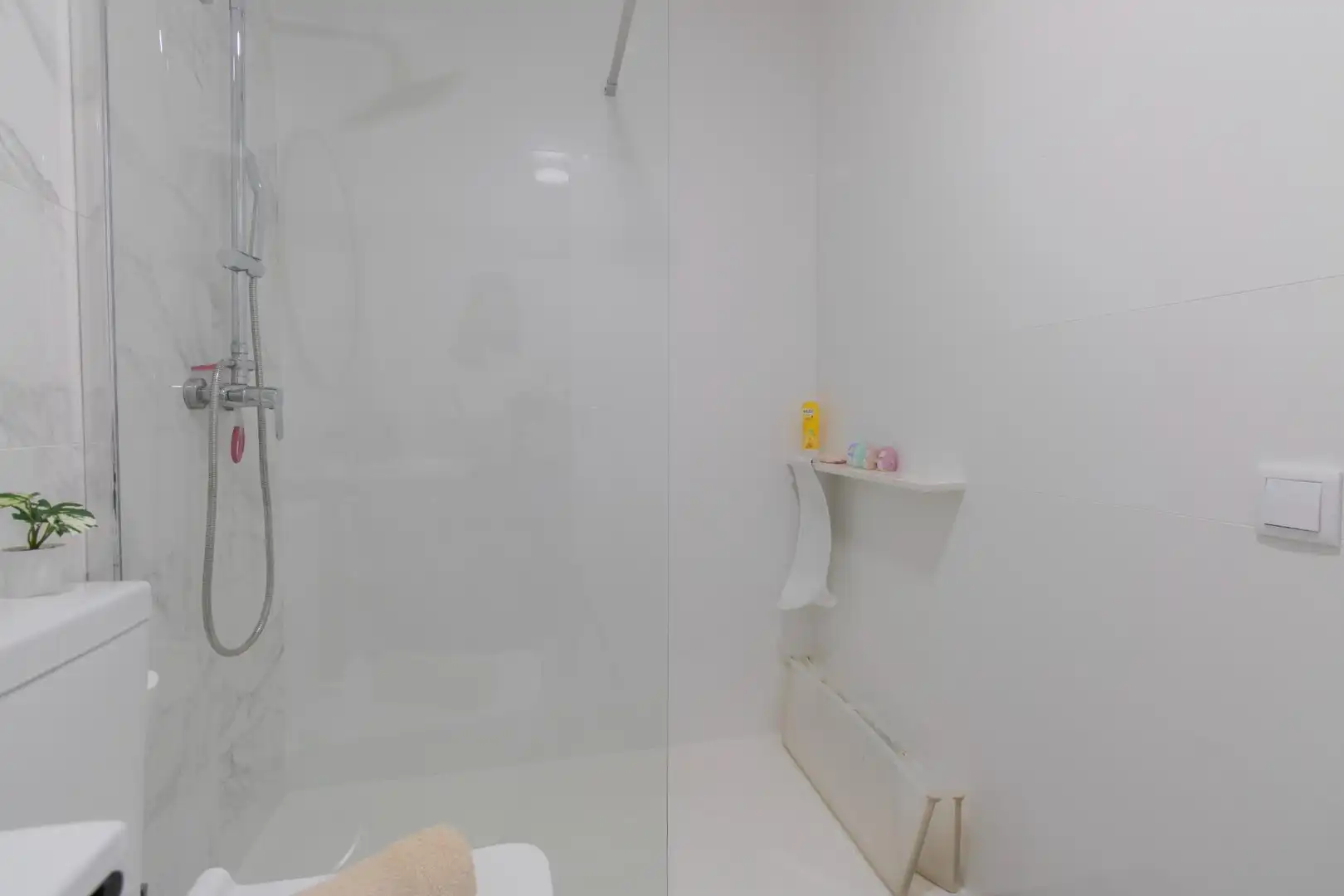 Bathroom of Attic for sale in Rafelbuñol / Rafelbunyol  with Air Conditioner, Terrace and Storage room