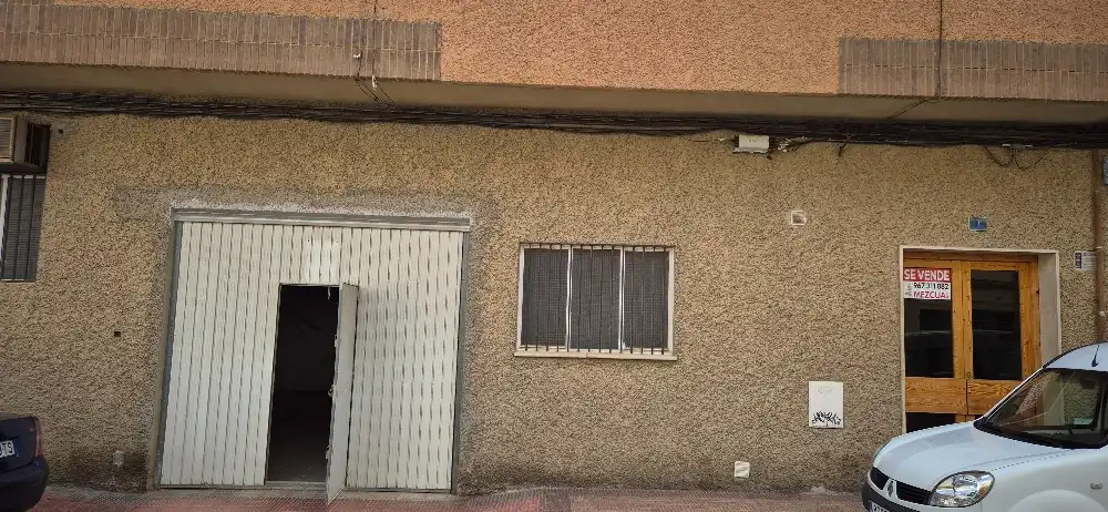 Vista exterior de Local en venta en Almansa