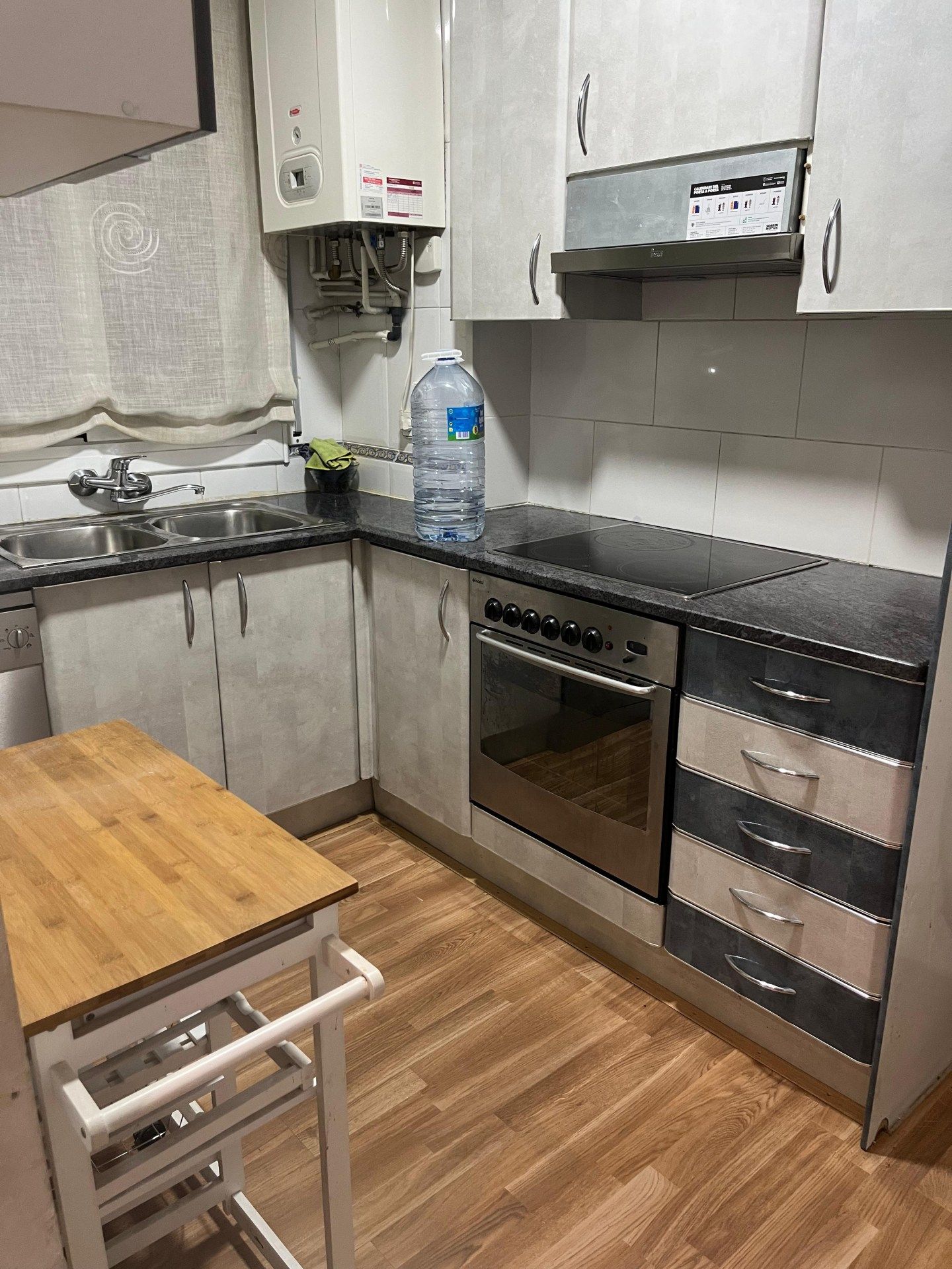 Cuina de Pis en venda en Manlleu amb Traster i Balcó