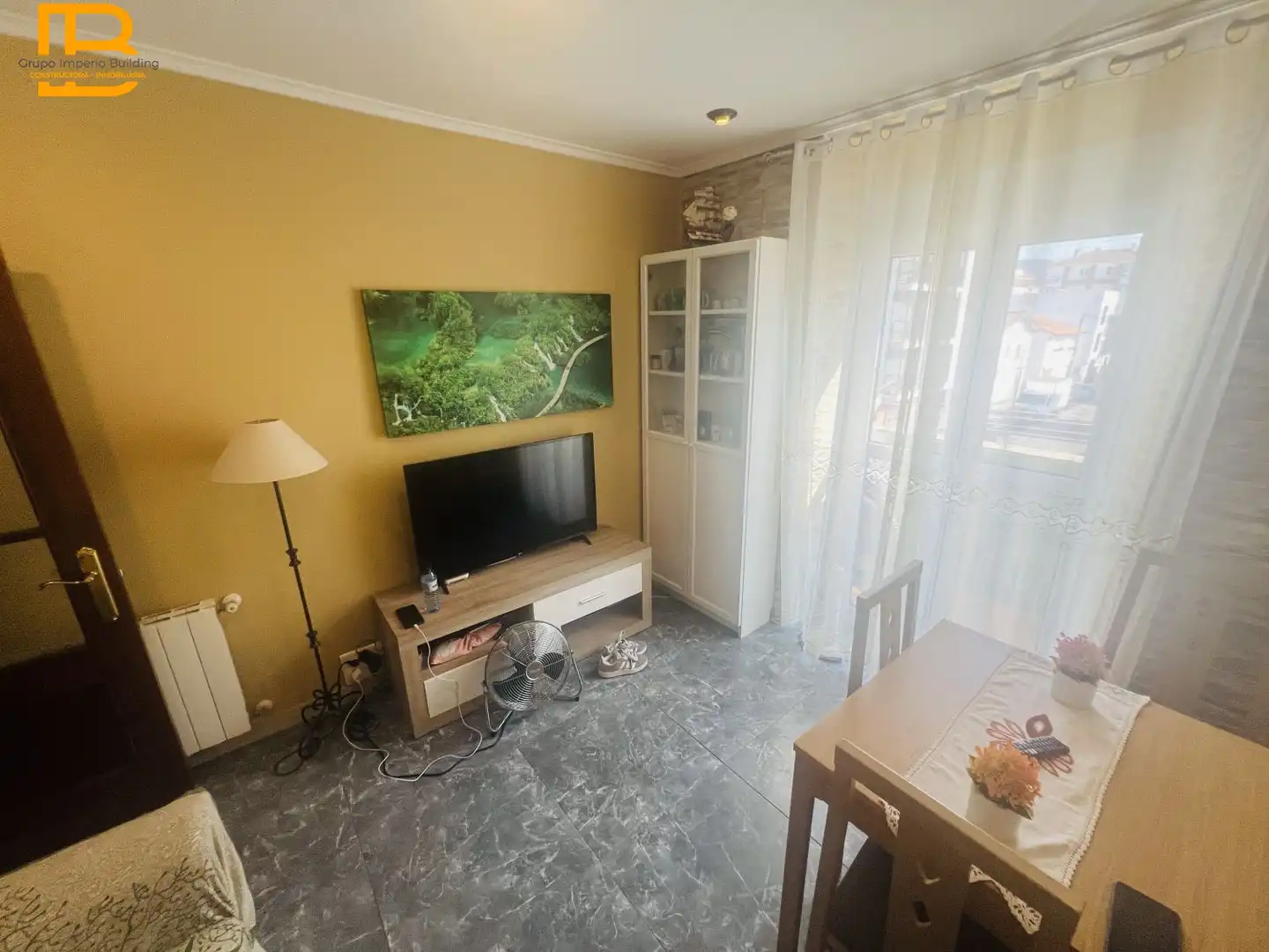 Sala de estar de Piso en venta en Colindres con Calefacción, Terraza y Amueblado