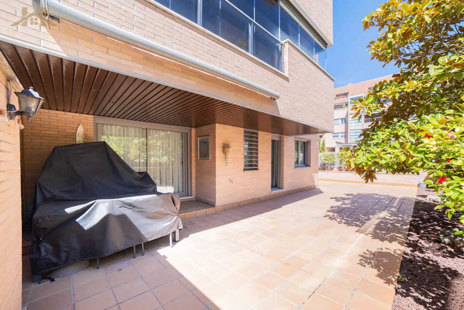 Terrasse von Wohnung zum Verkauf in Boadilla del Monte mit Klimaanlage, Privatgarten und Terrasse