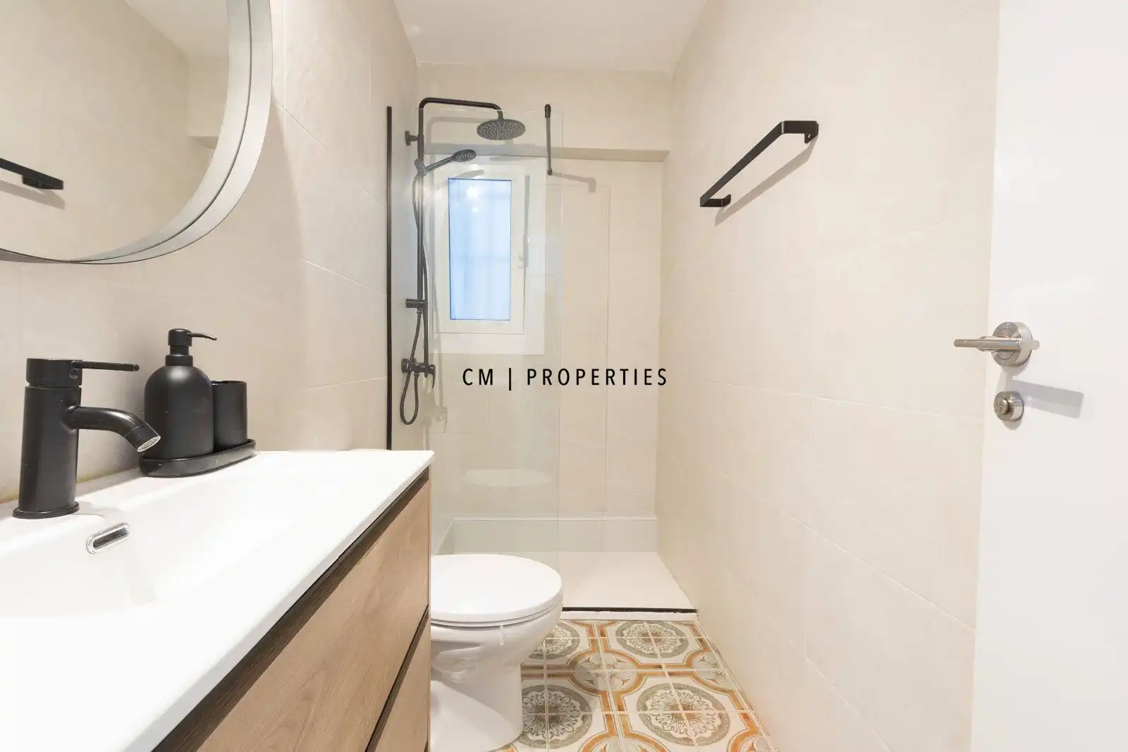 Badezimmer von Wohnung zur Miete in Valencia mit Klimaanlage, Heizung und Terrasse