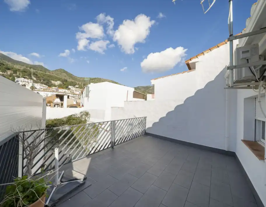 Vista exterior de Pis en venda en Benalmádena amb Jardí privat, Terrassa i Traster