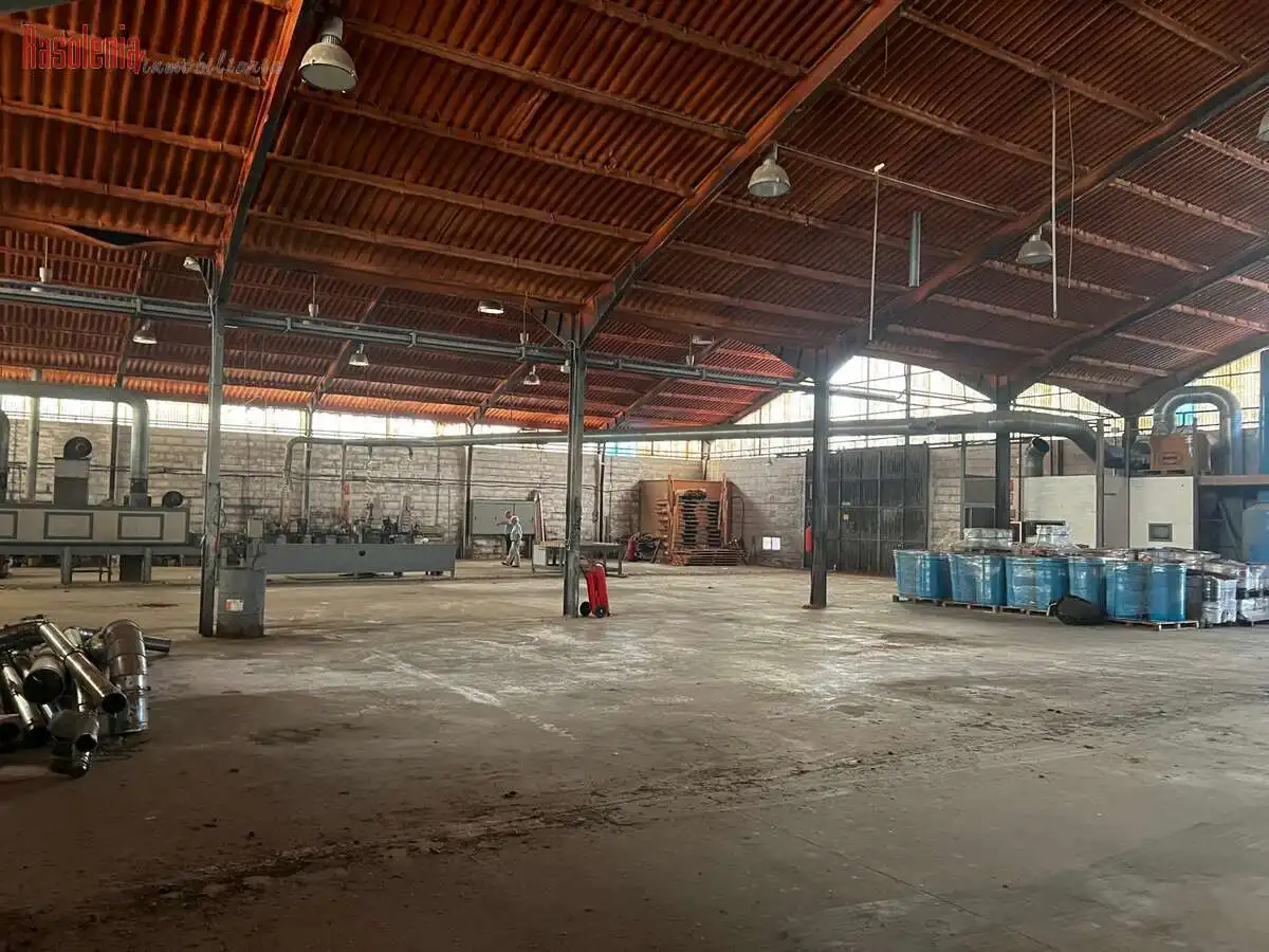 Nave industrial en venta en Cambre 