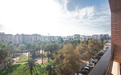 Vista exterior de Àtic en venda en Castellón de la Plana / Castelló de la Plana amb Aire condicionat, Terrassa i Balcó