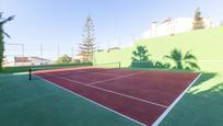 Vista exterior de Casa o xalet en venda en Estepona amb Terrassa, Traster i Piscina