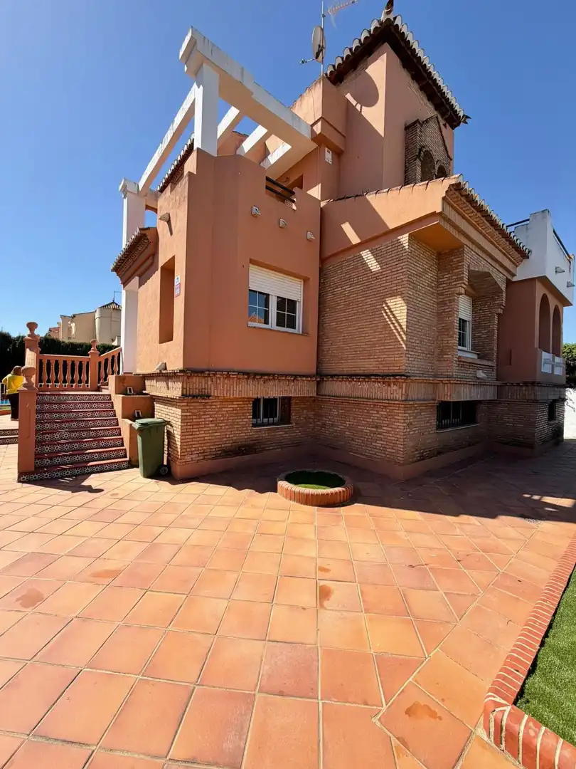 Vista exterior de Casa o chalet de alquiler en Ogíjares con Calefacción, Jardín privado y Piscina