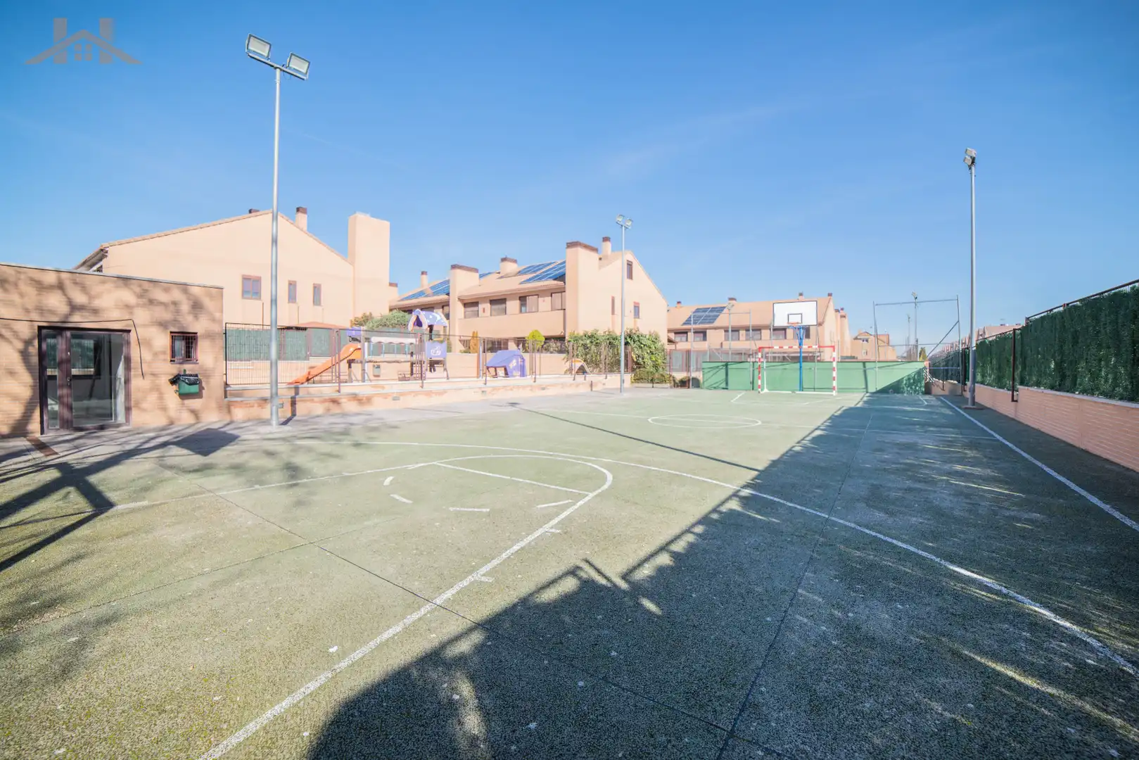 Vista exterior de Casa adosada en venta en Valdemoro con Aire acondicionado, Calefacción y Jardín privado